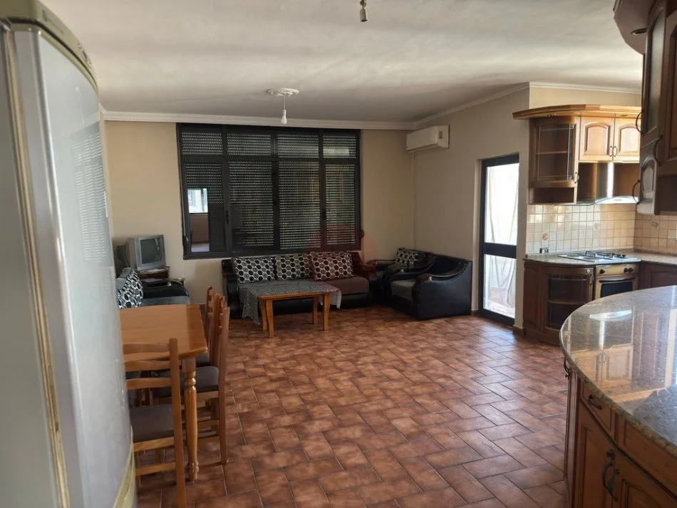 Tirane, jap me qera apartament 2+1 Kati 6, 500 € (Zogu i Zi,Qatar Center)