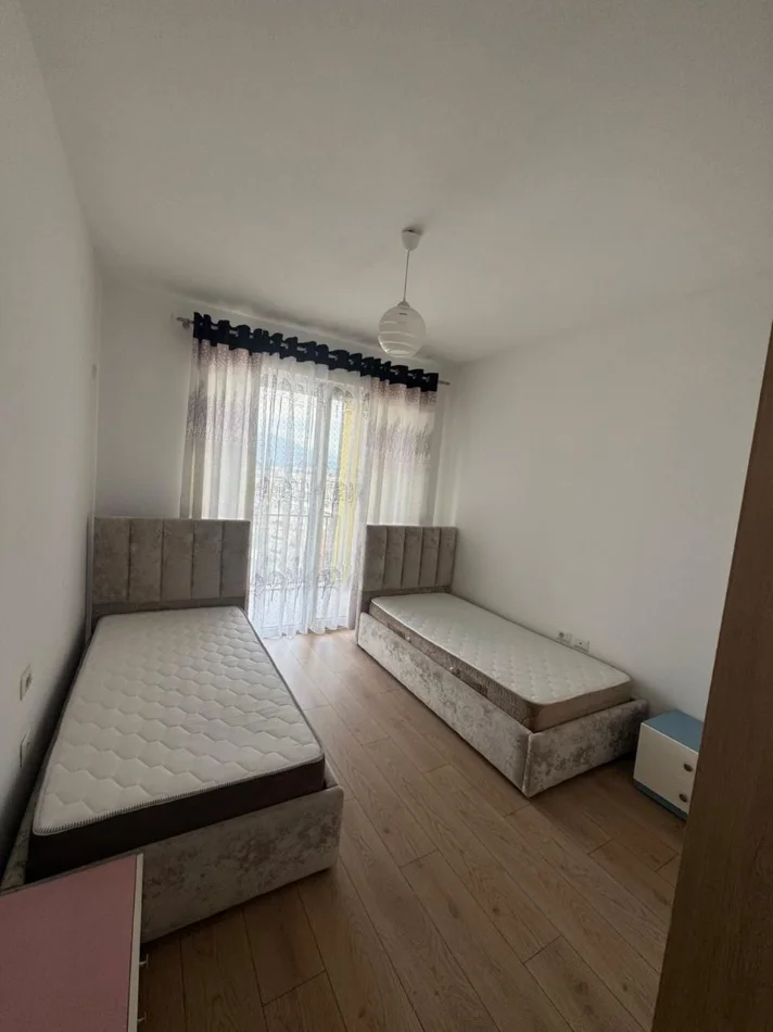 Tirane, jepet me qera apartament 2+1 Kati 10, 95 m² 500 € 