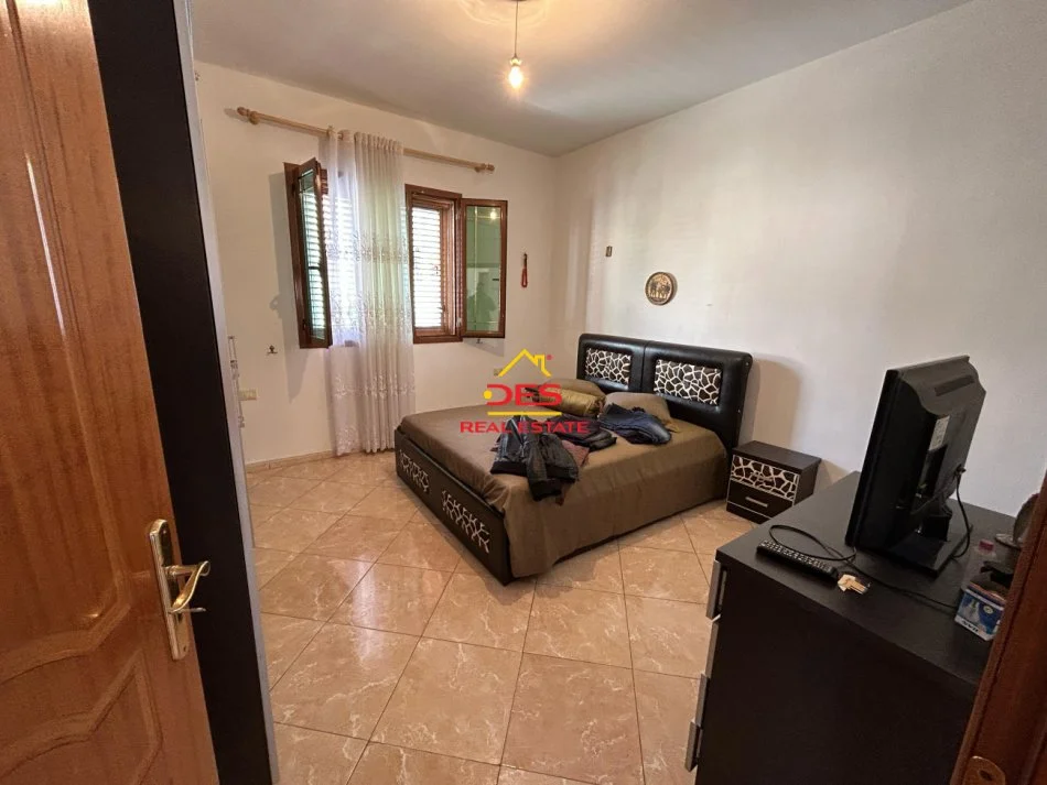 Vlore, jepet me qera shtepi 2+1+Ballkon Kati 3, 120 m² 400 € (Rruga Janaq Kilica)