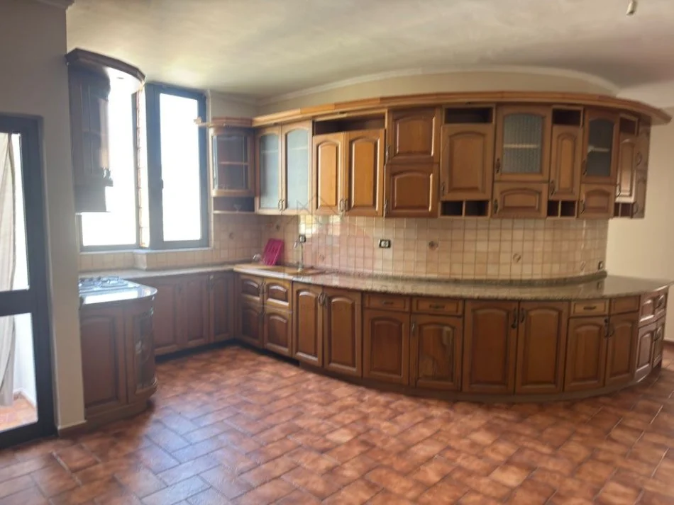 Tirane, jap me qera apartament 2+1 Kati 6, 500 € (Zogu i Zi,Qatar Center)