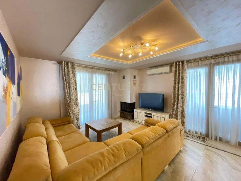 Tirane, jepet me qera 4+1 , 227 m² 3.000 € (liqeni i thate)
