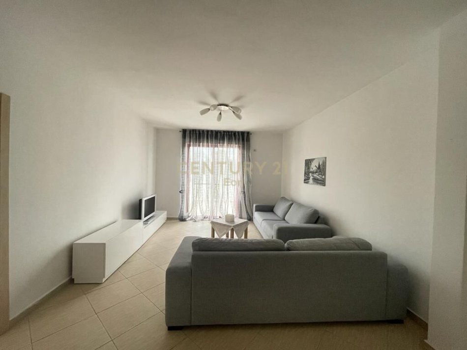 Durres, jepet me qera apartament 2+1+2 tualete dhe verande, Kati 10, 100 m² 500 € (gjykata)