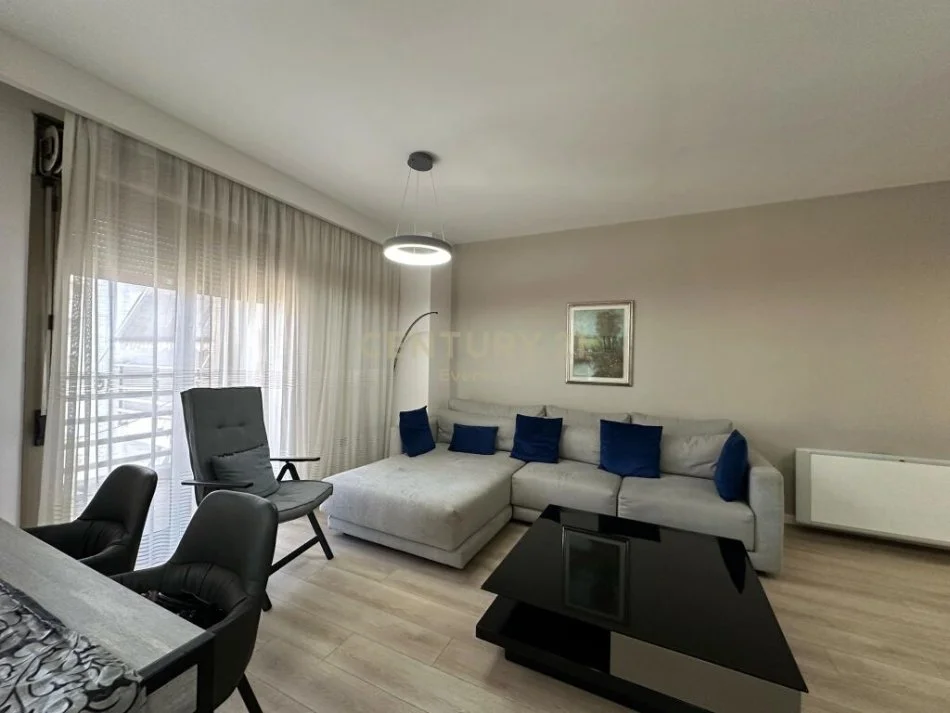 Tirane, jepet me qera apartament 2+1 Kati 9, 100 m² 1.200 € (qender)