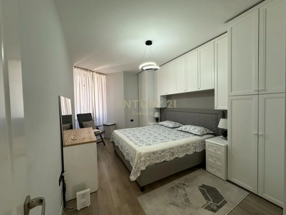 Tirane, jepet me qera apartament 2+1 Kati 9, 100 m² 1.200 € (qender)