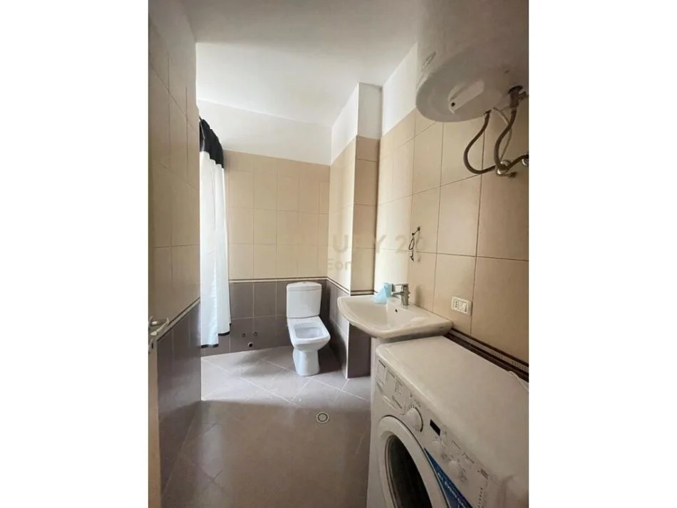 Durres, jepet me qera apartament 2+1+2 tualete dhe verande, Kati 10, 100 m² 500 € (gjykata)