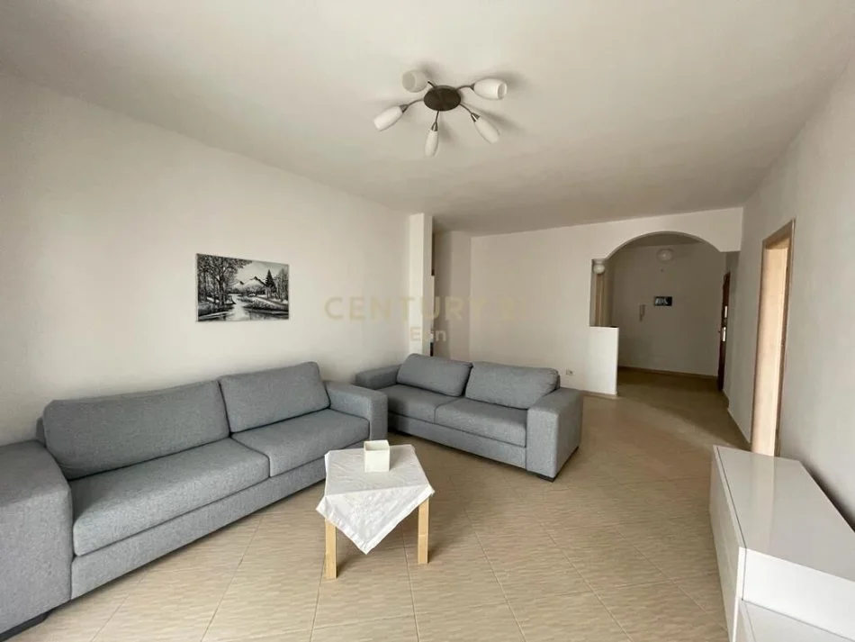 Durres, jepet me qera apartament 2+1+2 tualete dhe verande, Kati 10, 100 m² 500 € (gjykata)