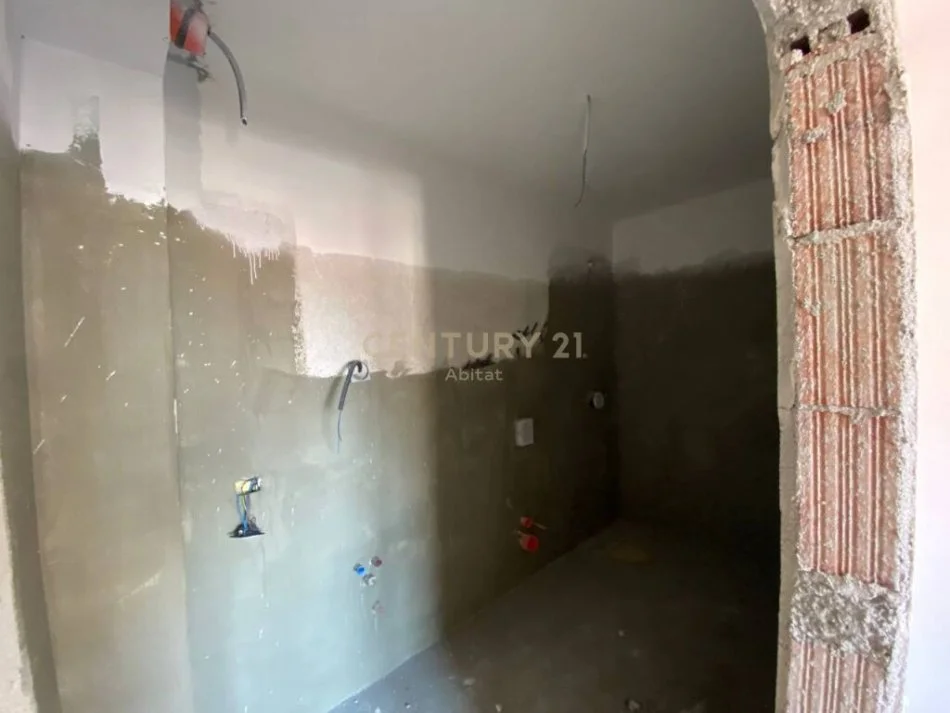 SHITET APARTAMENT 2+1+2+2 POSTE PARKIMI NE ASTIR, "KOMPLEKSI SIMA-COM ABITAT99427