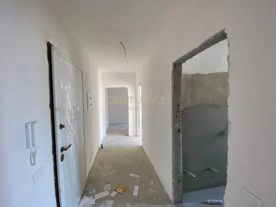 Tirane, shitet apartament 2+1 Kati 5, 122 m² 230.000 € (Astir)