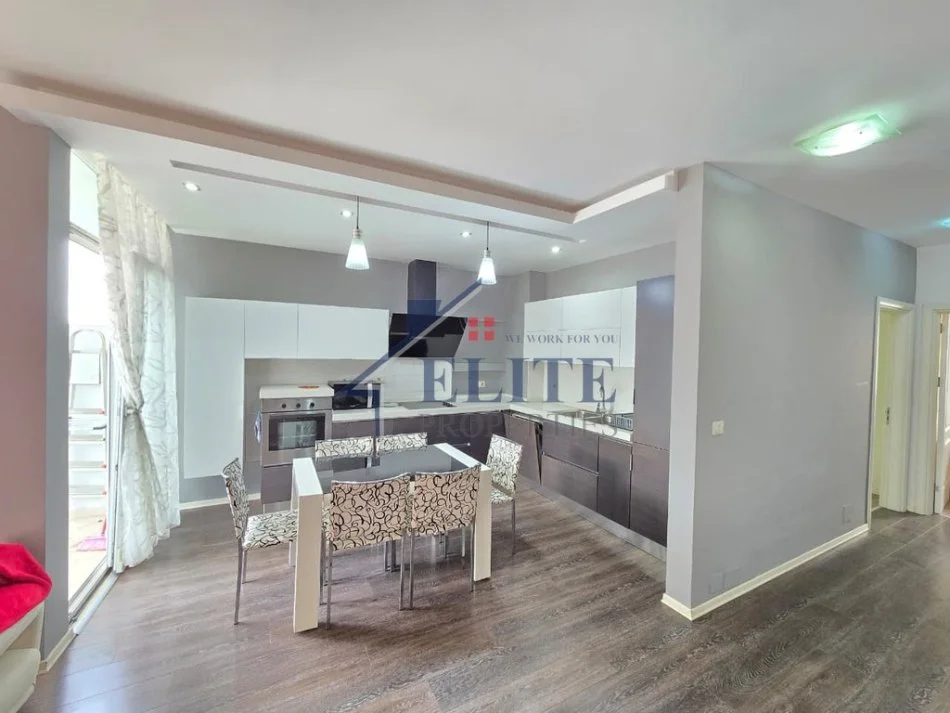 Tirane, jepet me qera apartament 2+1+Ballkon Kati 3, 100 m² 700 € (Kodra e Diellit)