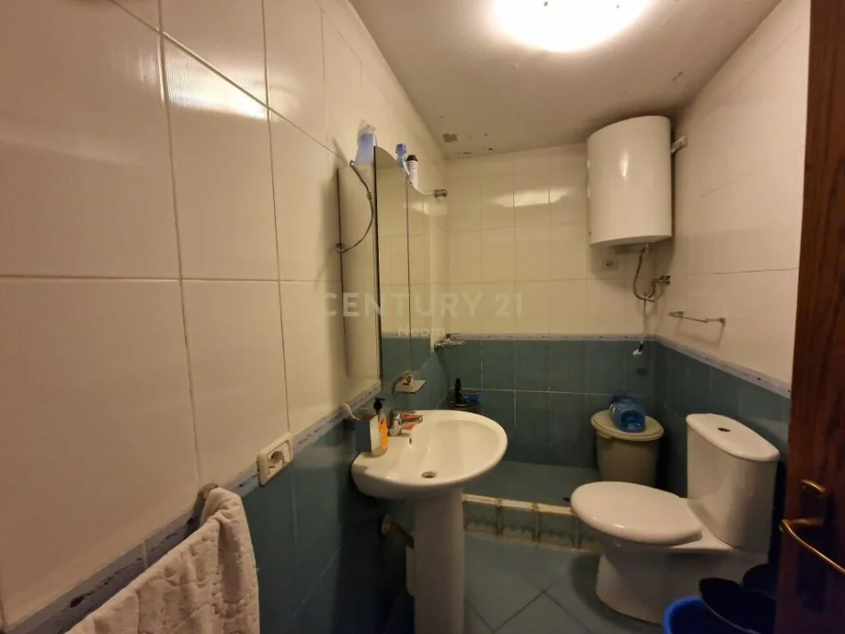 Tirane, shitet apartament 2+1 Kati 3, 108 m² 195.000 € (liqeni i thate)