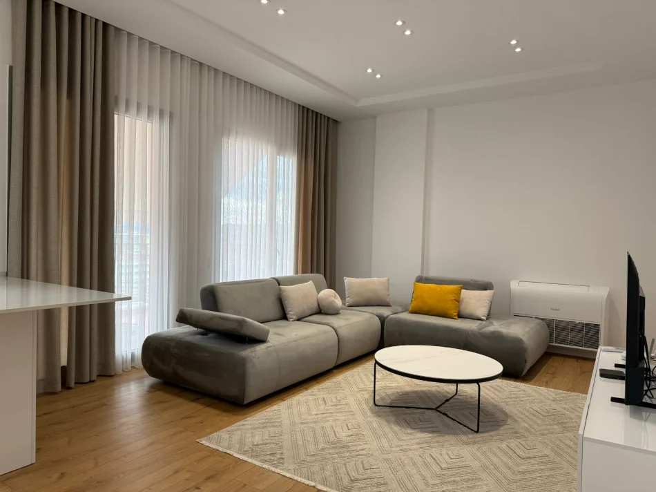 Tirane, jepet me qera apartament 2+1 Kati 7, 90 m² 900 € (rruga e dibres)