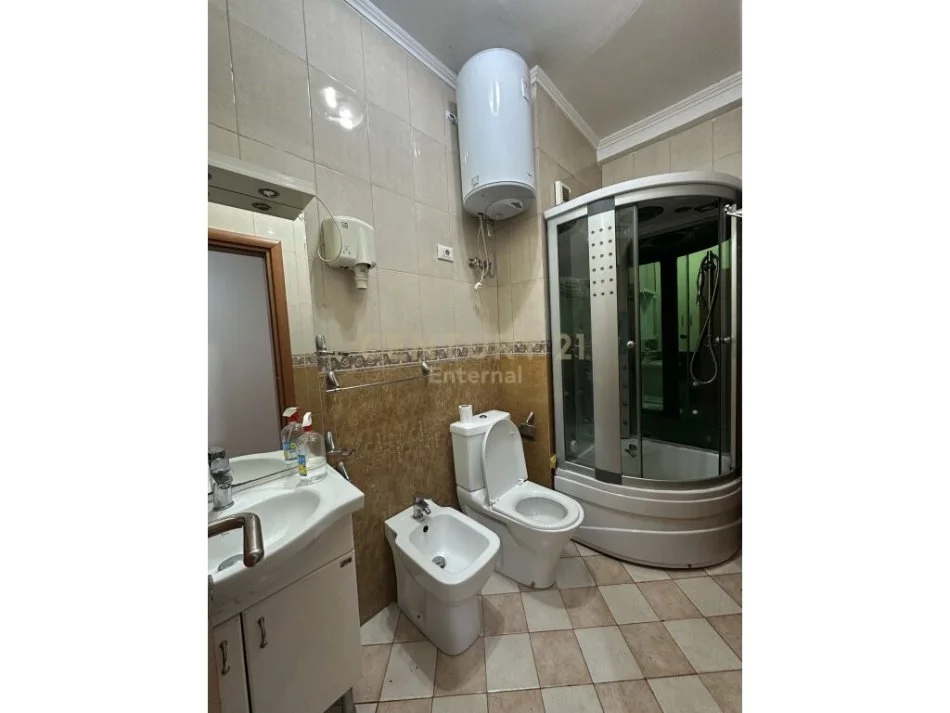 Tirane, shitet apartament 2+1 Kati 3, 120 m² 260.000 € (rruga e kosovareve)