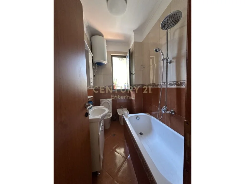Tirane, shitet apartament 2+1 Kati 3, 120 m² 260.000 € (rruga e kosovareve)