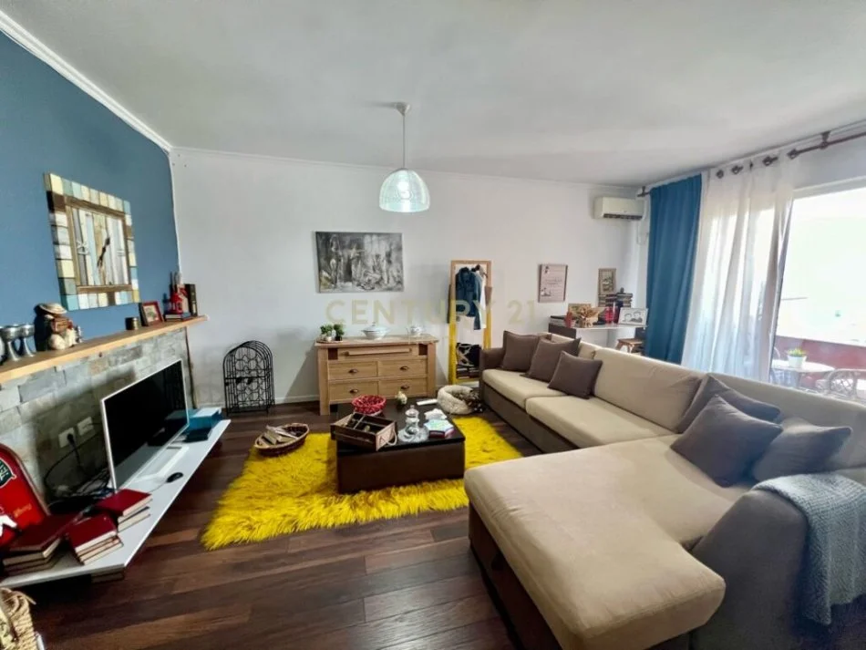 Tirane, shitet apartament 2+1+Ballkon Kati 2, 116 m² 180.000 € (KOPSHTI BOTANIK)