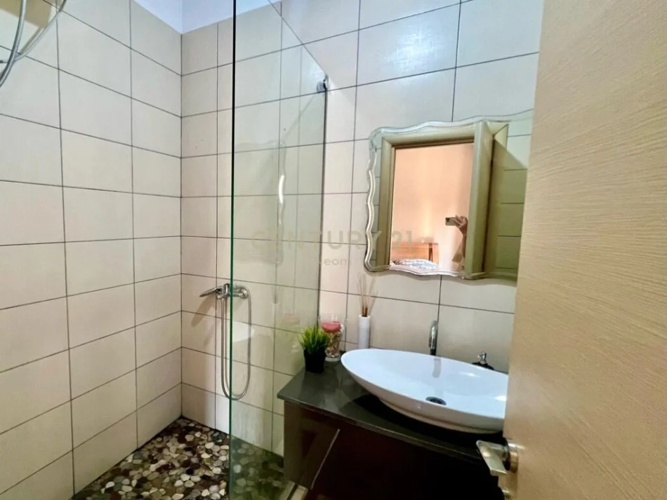 Tirane, shitet apartament 2+1+Ballkon Kati 2, 116 m² 180.000 € (KOPSHTI BOTANIK)