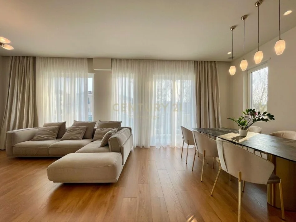 Shqiperi, jepet me qera Vile 5+1 , 352 m² 4.000 € (TEG)