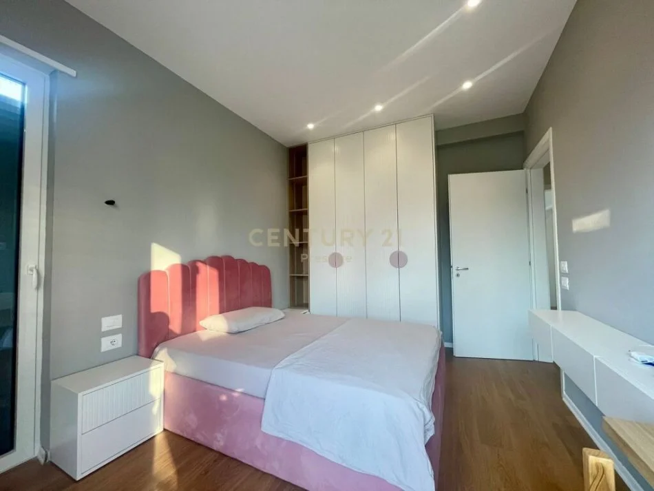 Shqiperi, jepet me qera Vile 5+1 , 352 m² 4.000 € (TEG)