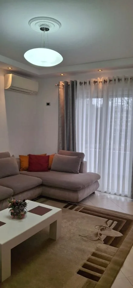 Tirane, jepet me qera apartament 2+1+Aneks+Ballkon Kati 3, 100 m² 650 € (rruga e elbasanit)