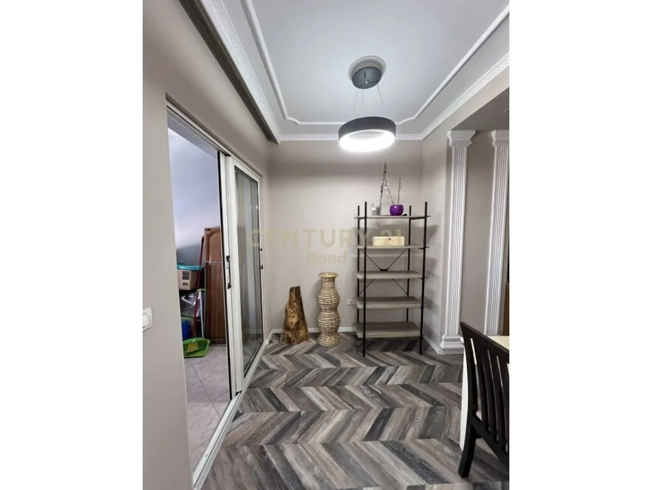 Apartament 2+1+2 me qera tek Komuna e Parisit bond99969