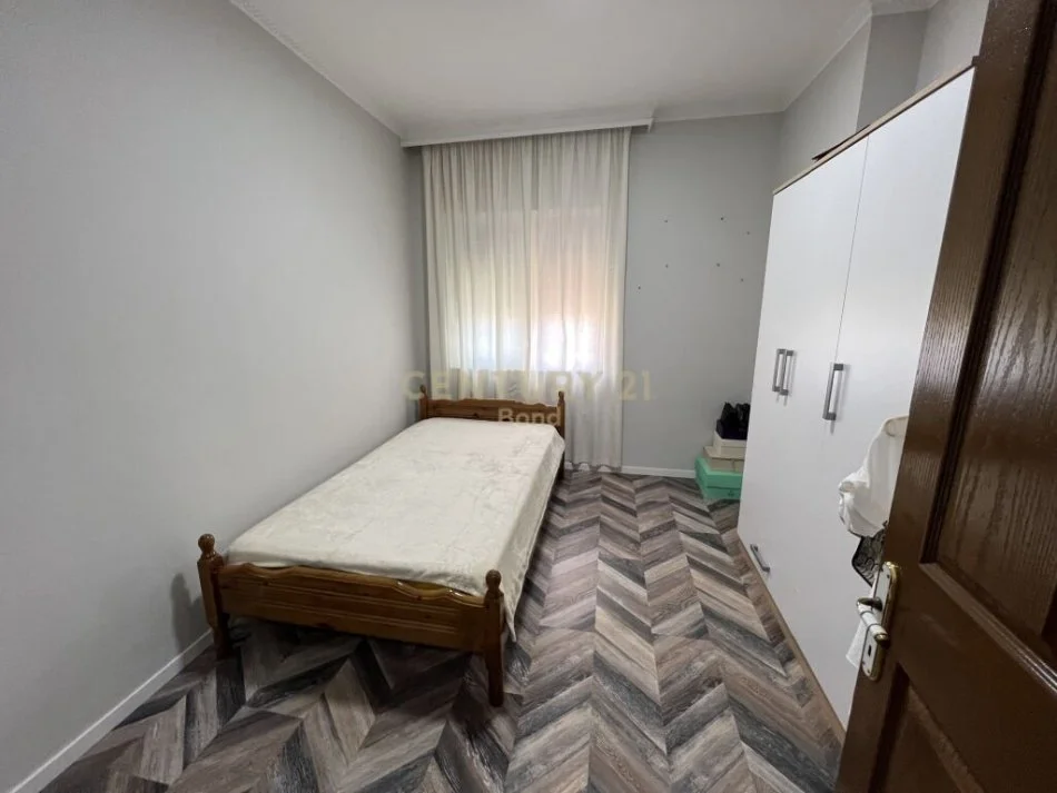 Apartament 2+1+2 me qera tek Komuna e Parisit bond99969