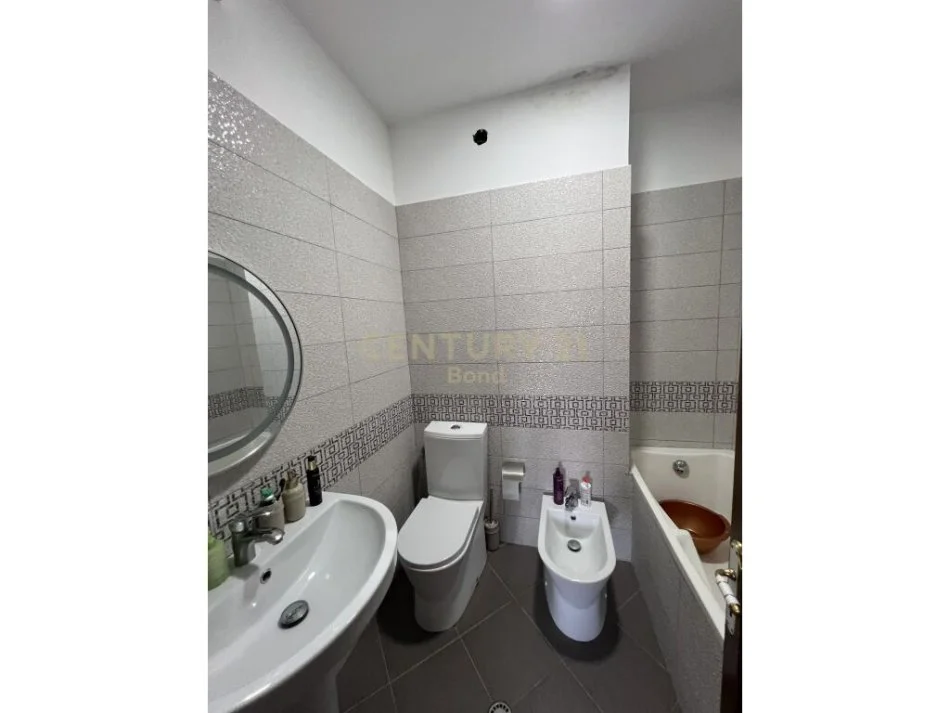 Apartament 2+1+2 me qera tek Komuna e Parisit bond99969