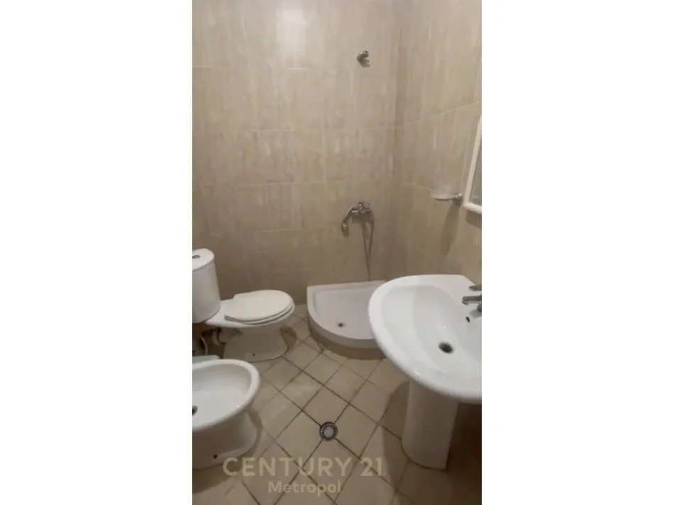 SHITET APARTAMENT 2+1+2 NE QENDER TEK 9 KATESHET.  Metropol99972