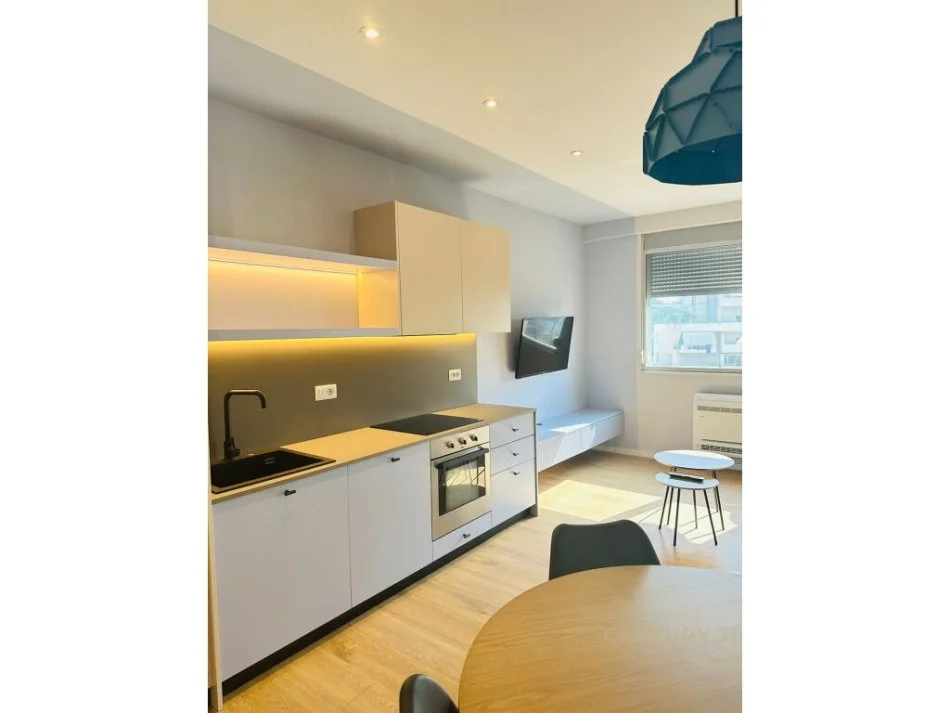 Tirane, jepet me qera apartament 2+1 Kati 11, 72 m² 800 € (selvia)