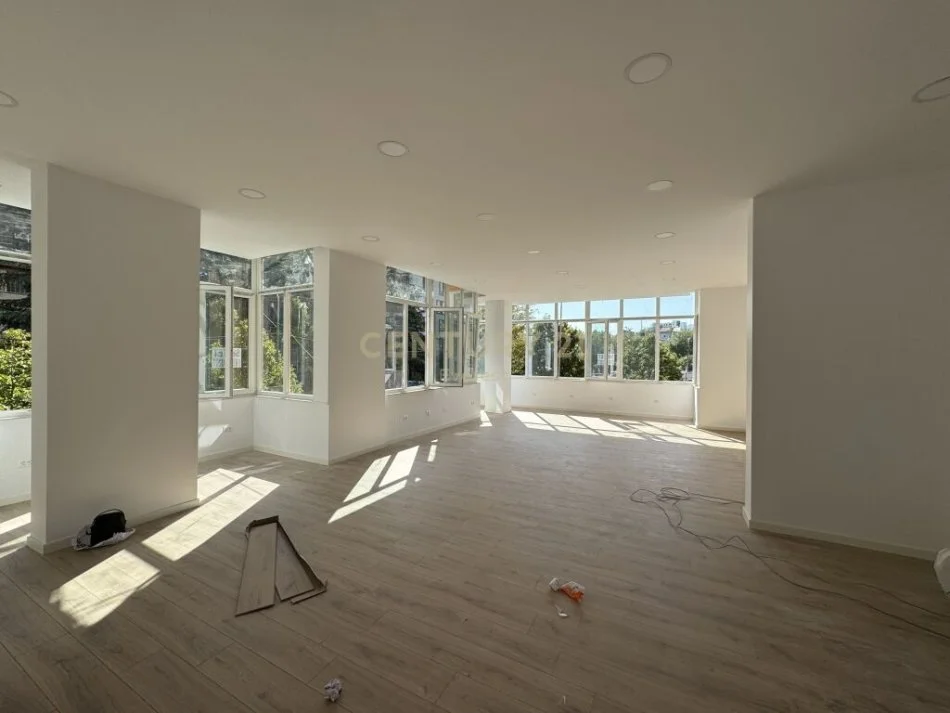 Tirane, shitet zyre Kati 1, 100 m² 230.000 € (RRUGA E KAVAJES)