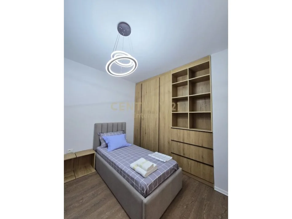 Tirane, shitet apartament 2+1+Ballkon Kati 4, 100 m² 275.000 € (bllok)