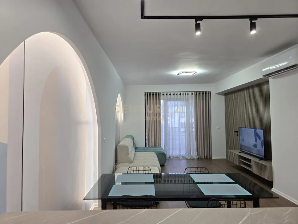 Tirane, shitet apartament 2+1+Ballkon Kati 4, 100 m² 275.000 € (bllok)