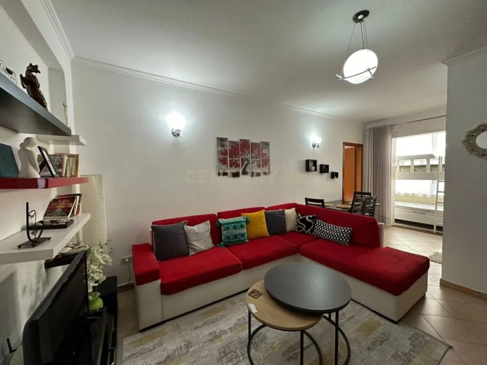 Durres, jepet me qera apartament 1+1+Ballkon Kati 5, 85 m² 400 € (PLAZH HEKURUDHA)