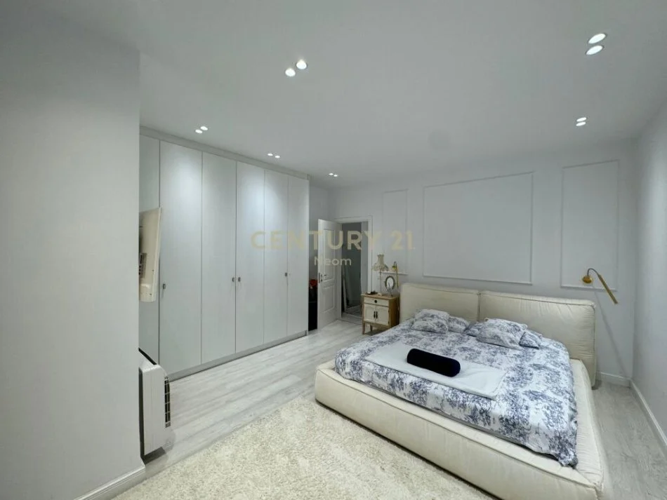 Tirane, jepet me qera apartament 2+1 Kati 1, 179 m² 1.300 € (liqeni i thate)