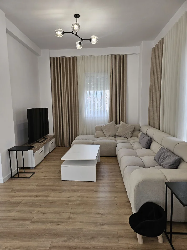 Tirane, jepet me qera Vile 3 Katshe , 170 m² 2.500 € (Vila Lule,TEG)