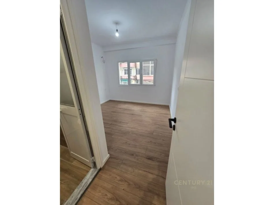 Tirane, shitet apartament 2+1 Kati 2, 210 m² 210.000 € (rruga e Elbasanit)