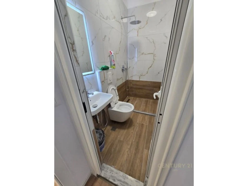 Tirane, shitet apartament 2+1 Kati 2, 210 m² 210.000 € (rruga e Elbasanit)