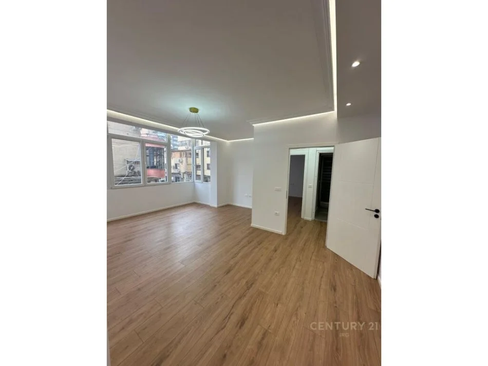 Tirane, shitet apartament 2+1 Kati 2, 210 m² 210.000 € (rruga e Elbasanit)