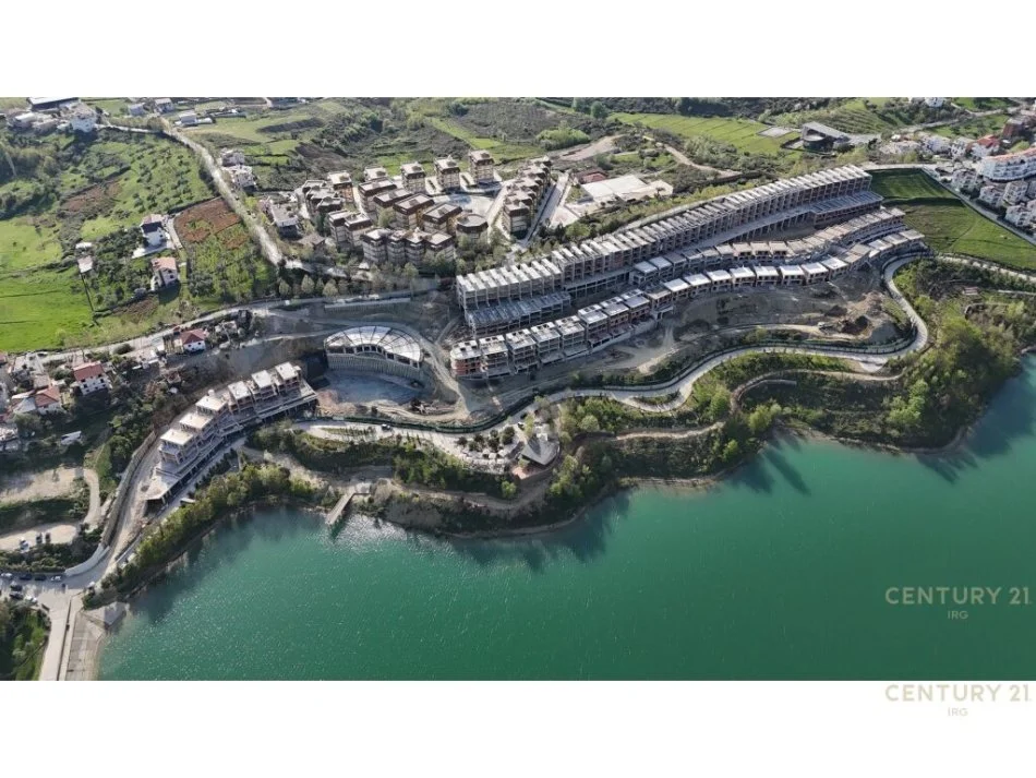 Tirane, shitet Dublex Kati 0, 121 m² 246.221 € (Liqeni i Farkes)