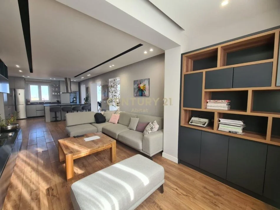 Tirane, jepet me qera apartament 3+1 Kati 4, 140 m² 850 € (kopeshti zologjik)