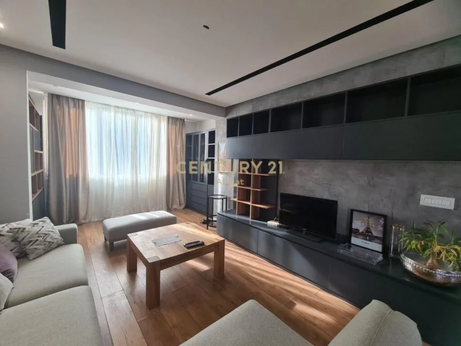 Tirane, jepet me qera apartament 3+1 Kati 4, 140 m² 850 € (kopeshti zologjik)