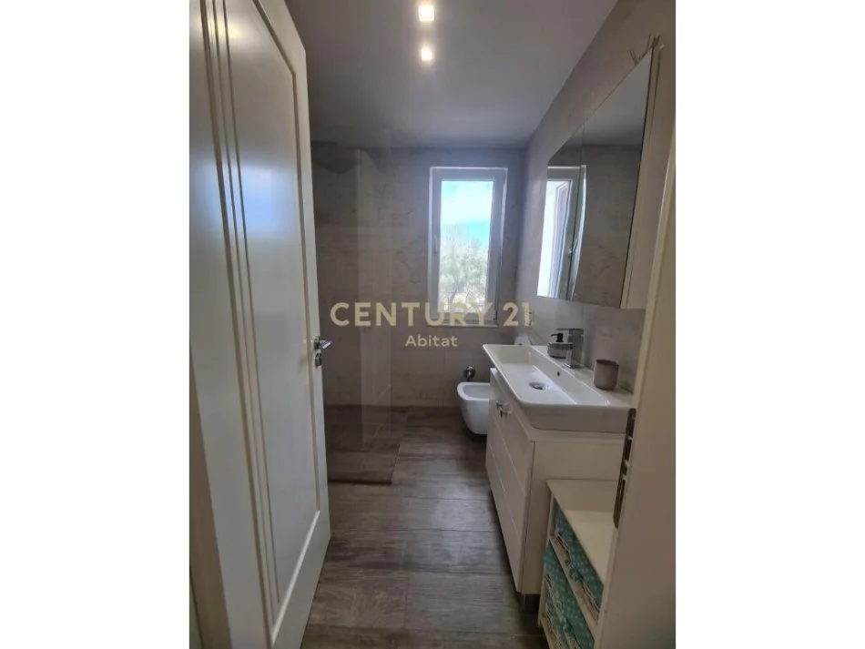 Tirane, jepet me qera apartament 3+1 Kati 4, 140 m² 850 € (kopeshti zologjik)