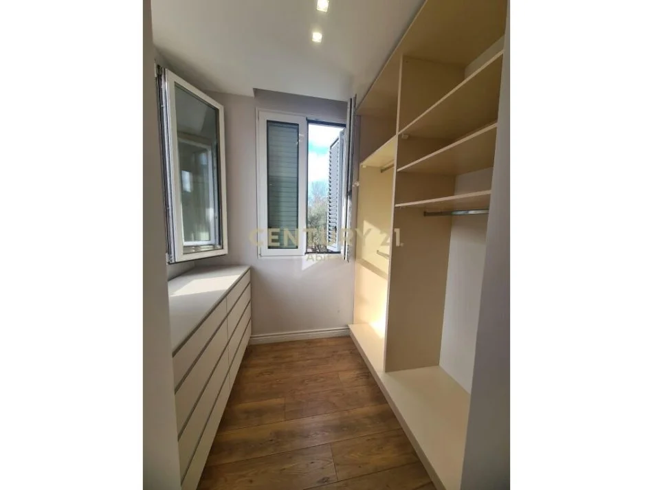 Tirane, jepet me qera apartament 3+1 Kati 4, 140 m² 850 € (kopeshti zologjik)
