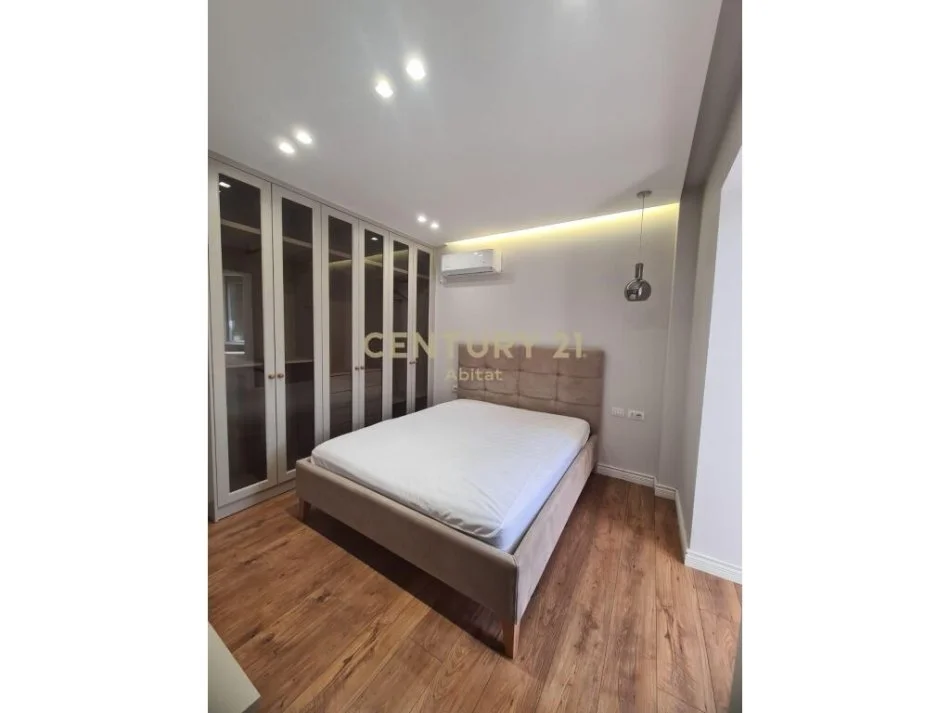 Tirane, jepet me qera apartament 3+1 Kati 4, 140 m² 850 € (kopeshti zologjik)
