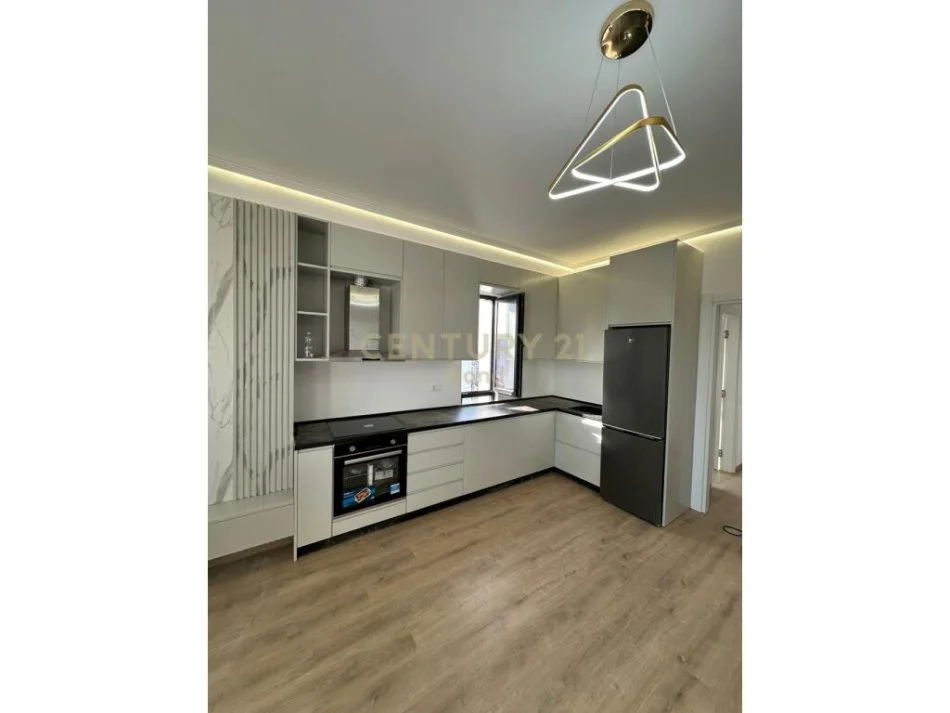Tirane, shitet apartament 1+1 Kati 11, 69 m² 150.000 € (selvia)