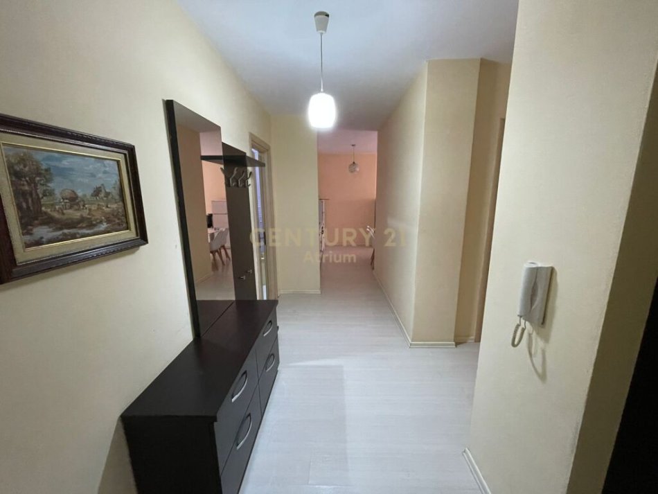 Shqiperi, jepet me qera apartament 2+1 Kati 3, 79 m² 550 € (PRANE 21 DHJETORIT)