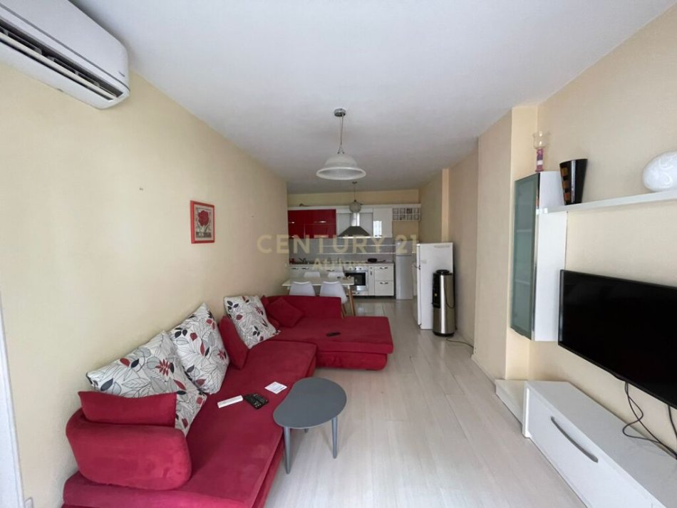 Shqiperi, jepet me qera apartament 2+1 Kati 3, 79 m² 550 € (PRANE 21 DHJETORIT)