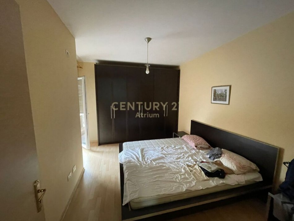 Shqiperi, jepet me qera apartament 2+1 Kati 3, 79 m² 550 € (PRANE 21 DHJETORIT)