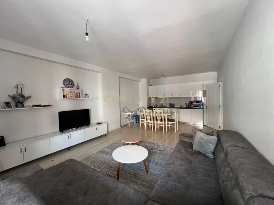 Tirane, jepet me qera apartament 2+1 Kati 6, 102 m² 500 € (Rruga e Kavajes)