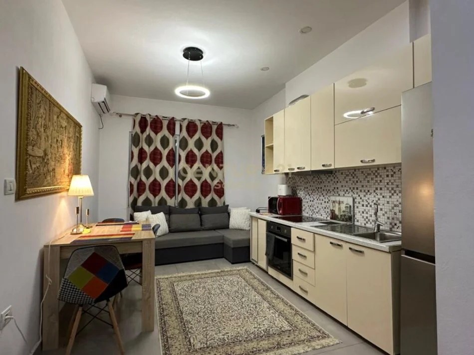 Tirane, jepet me qera apartament 2+1 Kati 4, 65 m² 600 € (NE "MYSLYM SHYR")