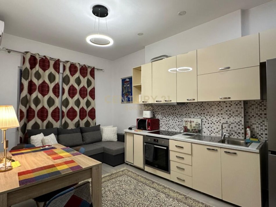 Tirane, jepet me qera apartament 2+1 Kati 4, 65 m² 600 € (NE &quot;MYSLYM SHYR&quot;)
