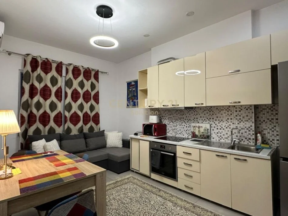 Tirane, jepet me qera apartament 2+1 Kati 4, 65 m² 600 € (NE "MYSLYM SHYR")